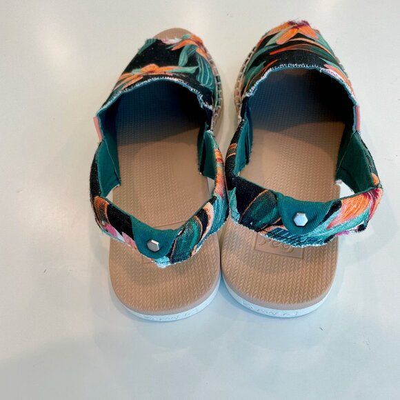 Reef Escape Slingback Sandals - NWOT - Womens 8 - Black Hibiscus print - Picture 4 of 5
